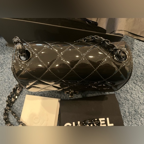 Chanel Mini Square So Black in Patent Leather 21B - Picture 3 of 16